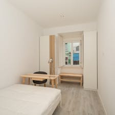 WG-Zimmer for rent for 400 € per month in Lisbon, Rua Carrilho Videira