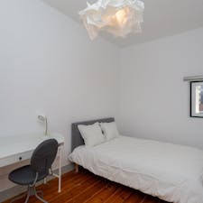 WG-Zimmer for rent for 400 € per month in Lisbon, Rua do Carrião