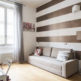 Apartment for rent for €2,200 per month in Milan, Via Gaetano Previati