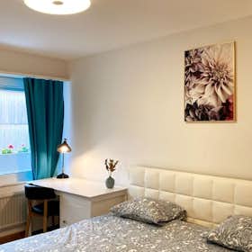 WG-Zimmer for rent for 1.650 CHF per month in Zürich, Seebacherstrasse