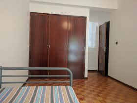 Cameră privată de închiriat pentru 280 EUR pe lună în Castelo Branco, Rua Doutor Manuel Lopes Louro