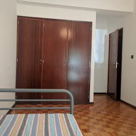 Отдельная комната сдается в аренду за 280 € в месяц в Castelo Branco, Rua Doutor Manuel Lopes Louro