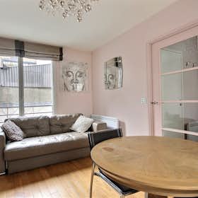 单间公寓 正在以 €1,284 的月租出租，其位于 Paris, Rue Brunel