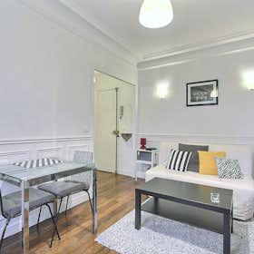 Apartment for rent for €1,712 per month in Paris, Rue des Acacias