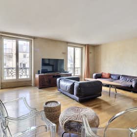 Apartment for rent for €2,427 per month in Paris, Rue du Faubourg Saint-Denis