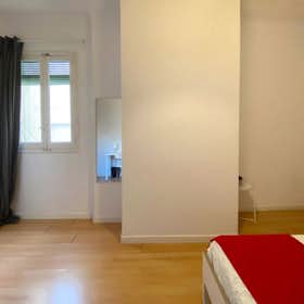 Private room for rent for €580 per month in Madrid, Calle de Velázquez