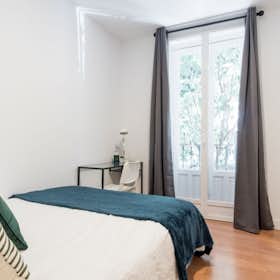 Private room for rent for €660 per month in Madrid, Calle de Alejandro González