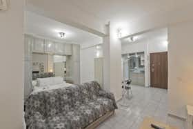 Appartement à louer pour 1 000 €/mois à Athens, Xenias