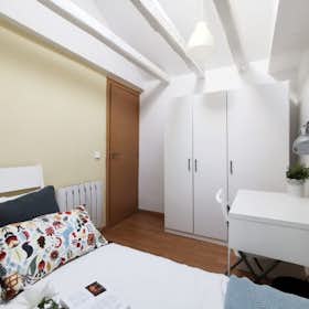Private room for rent for €570 per month in Madrid, Calle de Santa Catalina