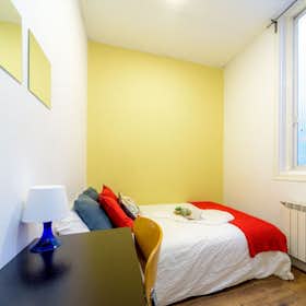 Private room for rent for €580 per month in Madrid, Calle de los Caños del Peral