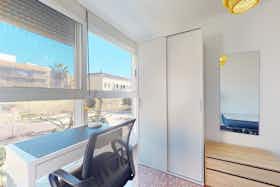 Private room for rent for €325 per month in Valencia, Carrer Vidal de Blanes