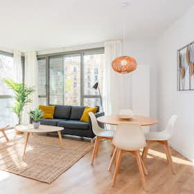 Apartment for rent for €2,800 per month in Barcelona, Carrer de Provença
