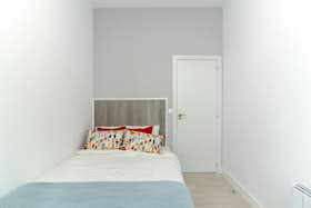 Private room for rent for €650 per month in Madrid, Calle de Fuencarral
