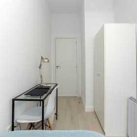 Private room for rent for €600 per month in Madrid, Calle de Fuencarral