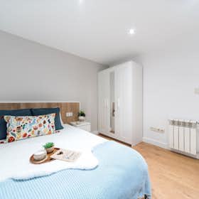 Private room for rent for €570 per month in Madrid, Calle de la Colegiata