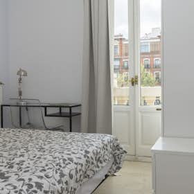 Private room for rent for €680 per month in Madrid, Plaza de Santa Ana