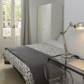 Private room for rent for €680 per month in Madrid, Plaza de Santa Ana