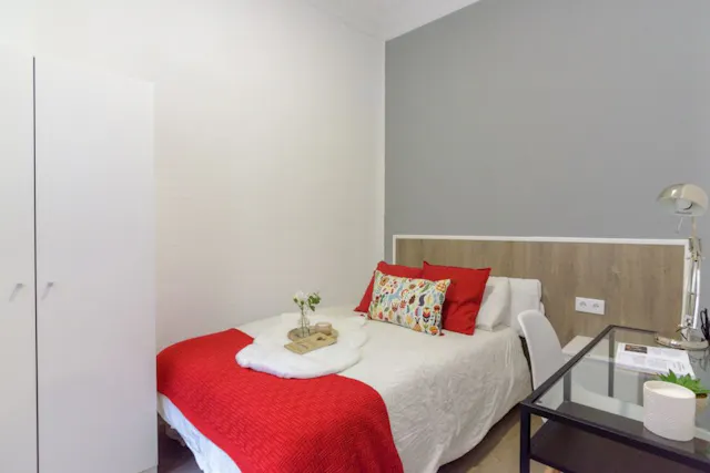 Private room in Plaza de Santa Ana, Madrid (1334273) room image 1