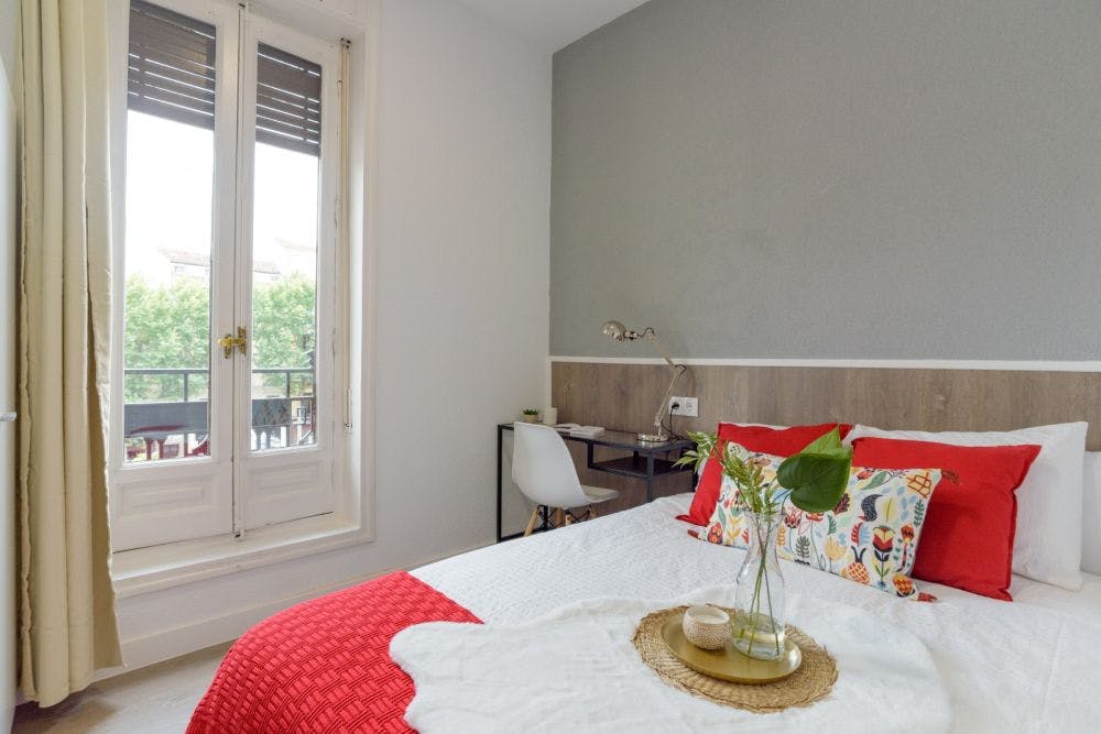 Private room for rent for €740 per month in Madrid, Plaza de Santa Ana