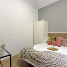 Private room for rent for €660 per month in Madrid, Plaza de Santa Ana