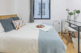 Cameră privată de închiriat pentru 590 EUR pe lună în Madrid, Calle de Ventura Rodríguez