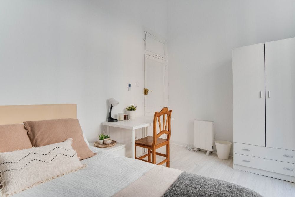 Private room for rent for €720 per month in Madrid, Calle de la Sal