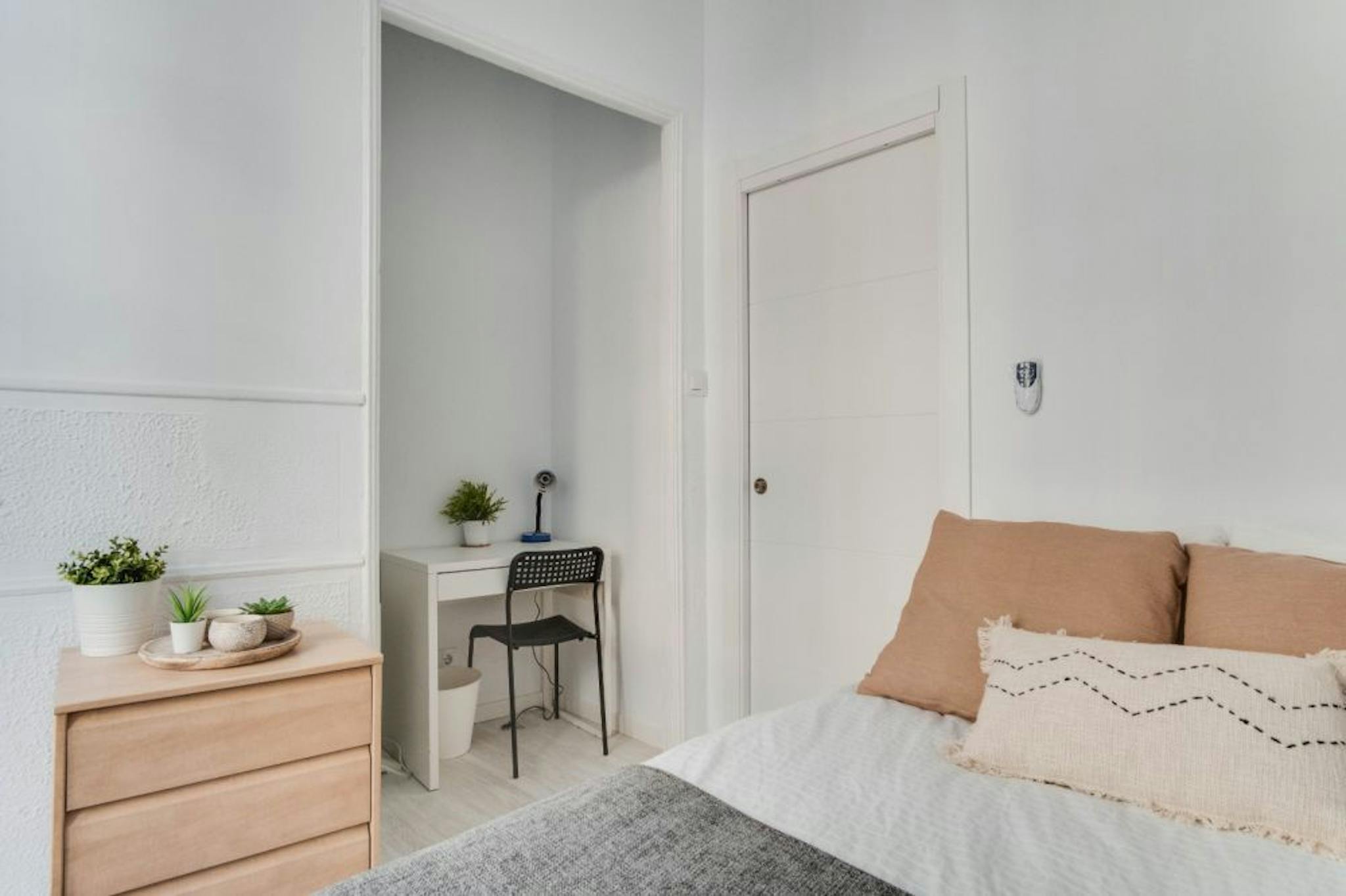 Calle de la Sal, Madrid preview