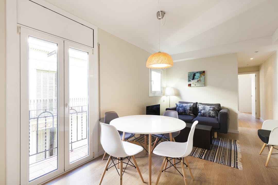 Apartment for rent for €1,550 per month in Barcelona, Travessia de Sant Antoni