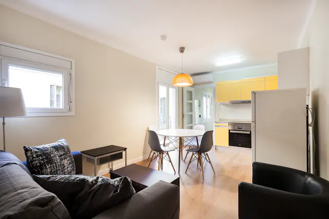 2-Bedroom Apartment in Travessia de Sant Antoni, Barcelona (1334609) room image 2