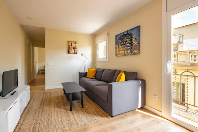 2-Bedroom Apartment in Travessia de Sant Antoni, Barcelona (1334617) room image 1