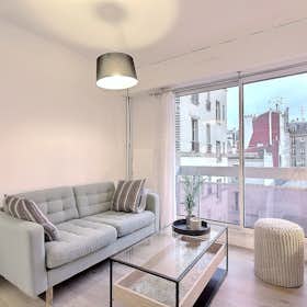 Studio for rent for €1,590 per month in Paris, Rue des Dames