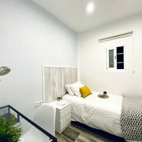 Private room for rent for €580 per month in Madrid, Avenida de la Ciudad de Barcelona