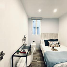 Private room for rent for €600 per month in Madrid, Avenida de la Ciudad de Barcelona