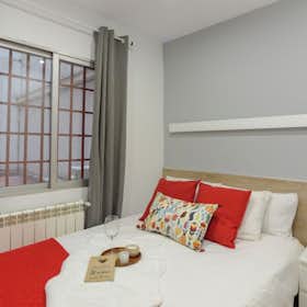 Private room for rent for €550 per month in Madrid, Paseo de las Delicias