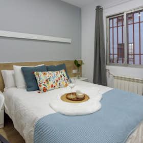 Private room for rent for €560 per month in Madrid, Paseo de las Delicias