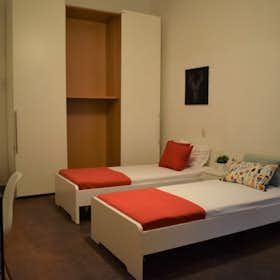 Общая комната сдается в аренду за 420 € в месяц в Florence, Borgo Ognissanti