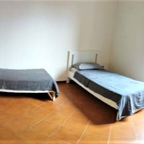 Shared room for rent for €410 per month in Florence, Viale dei Mille