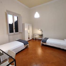 Спільна кімната за оренду для 410 EUR на місяць у Florence, Viale dei Mille