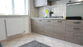 Apartamento para alugar por € 1.446 por mês em Bollate, Vicolo Tagliamento