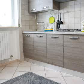 Apartment for rent for €1,446 per month in Bollate, Vicolo Tagliamento