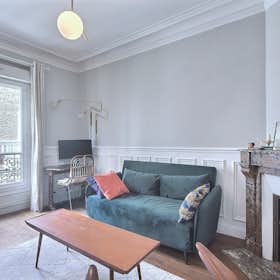 Apartment for rent for €1,590 per month in Paris, Rue Baudelique