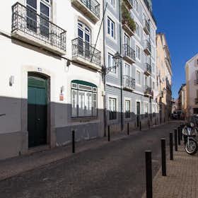 Apartment for rent for €1,695 per month in Lisbon, Rua dos Cordoeiros