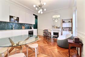 Appartamento in affitto a 2.233 € al mese a Paris, Rue Cadet