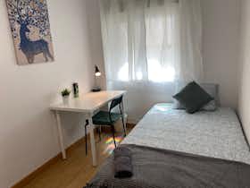 Privé kamer te huur voor € 350 per maand in Madrid, Calle Manuel Pavía
