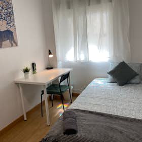 Cameră privată de închiriat pentru 350 EUR pe lună în Madrid, Calle Manuel Pavía