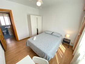 Private room for rent for €400 per month in Madrid, Calle del Puerto del Suebe