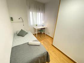 Privé kamer te huur voor € 320 per maand in Madrid, Calle Manuel Pavía