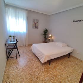 Private room for rent for €380 per month in Madrid, Plaza de Corpus Barga