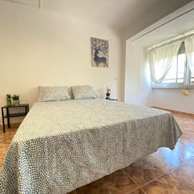 Private room for rent for €380 per month in Madrid, Calle de Graena