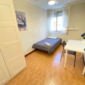 Private room for rent for €380 per month in Madrid, Calle de Pico de Alba